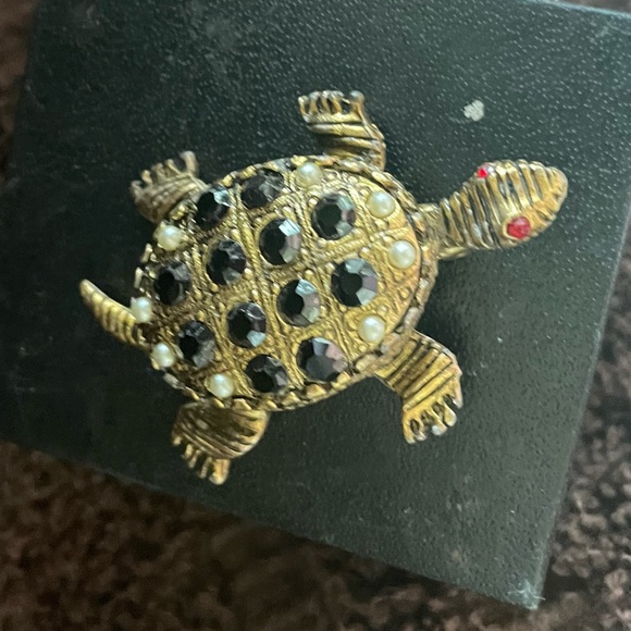 Turtle Pin - Picture 1 of 3